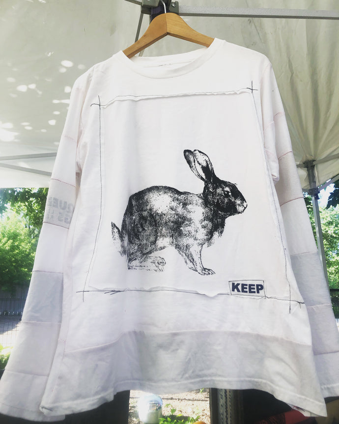 Recycled cotton shirt with bunny print.